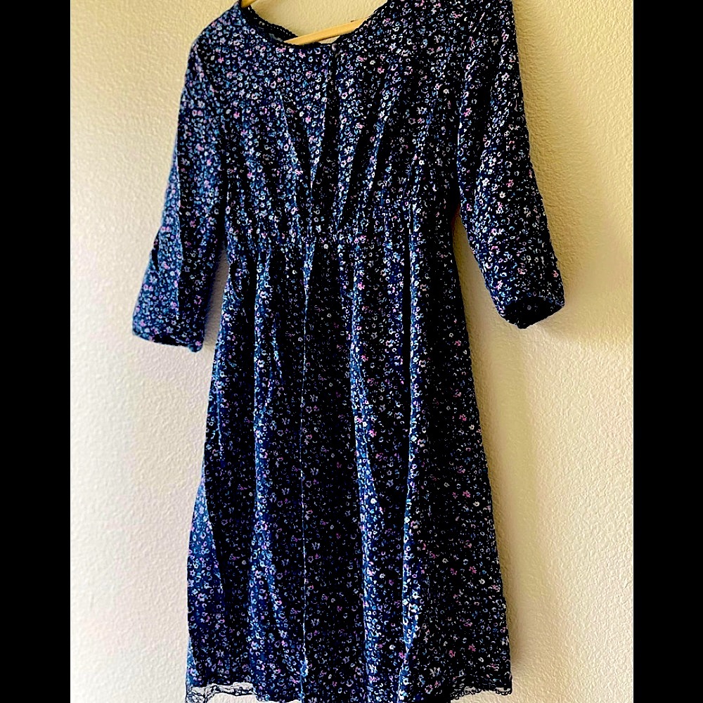 (3 for $19) Cute made in Turkey like new floral navy dress in size M runs small